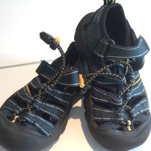Toddler Boys Keen sandals size 9